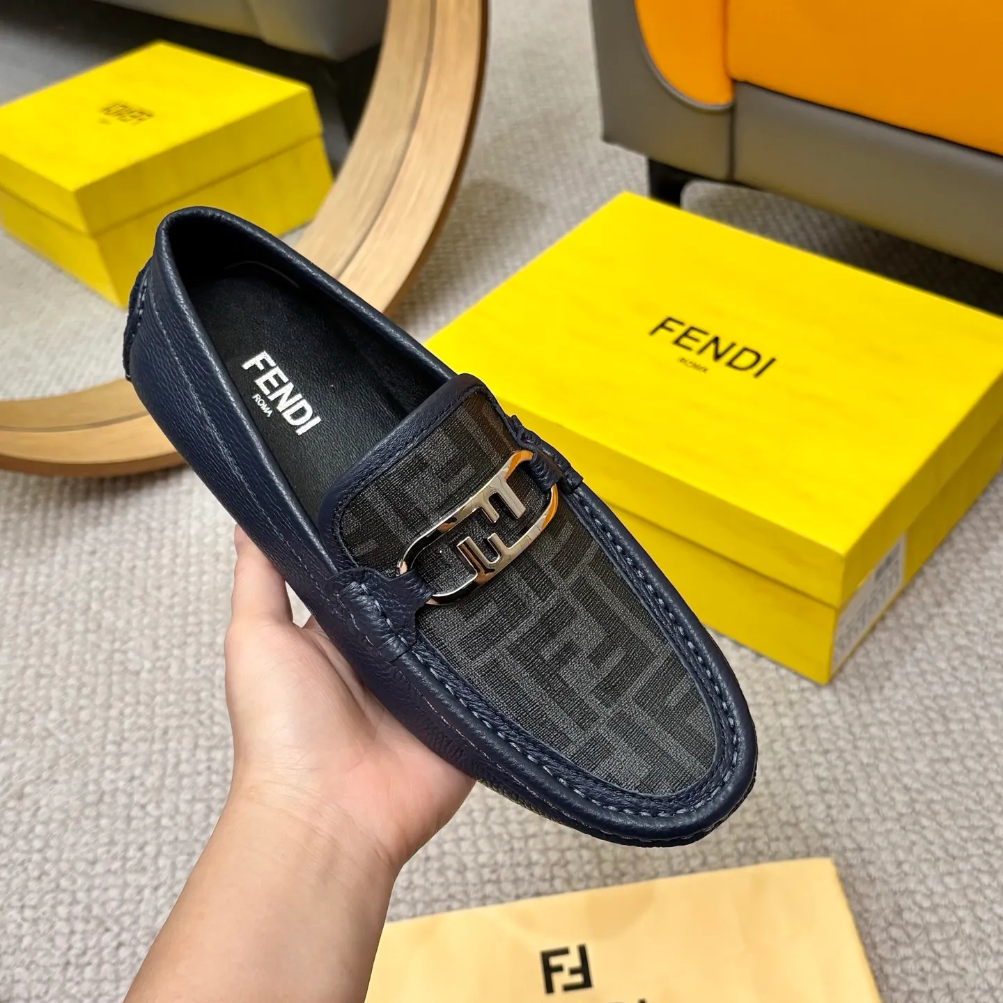 Men's shoes 💰420 [FENDI Fendi] 2⃣️0⃣️2⃣️5️⃣New Milan men's fashion lazy catwalk style ✅ fashionable casual beanie shoes, imported calfskin fabric, super smooth texture, sweat-absorbent and breathable, (sheepskin lining). Metal LOGO on the shoe body, Medusa avatar, irregular avatar, high-end craftsmanship logo✅ French Loft set foot design style 👟Low-key and elegant, great on-foot effect... Men's shoe size: 38-46 (4-12)